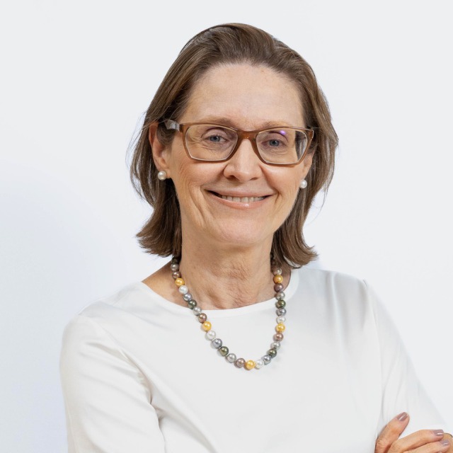 Márcia Waddington-Cruz, portrait